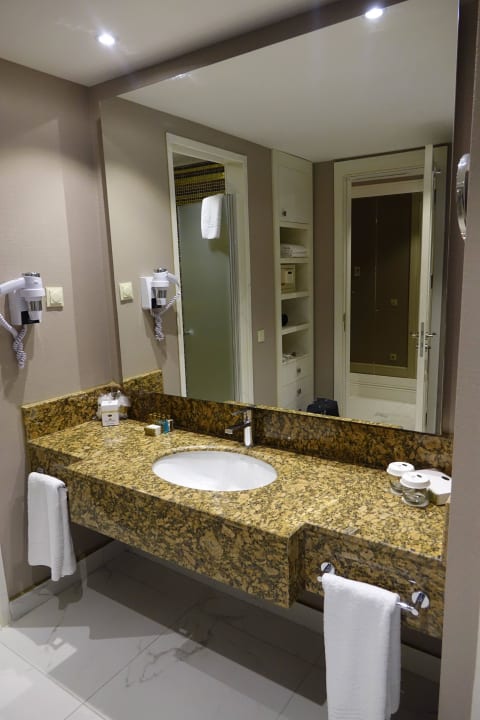 Bad Royal Taj Mahal Hotel