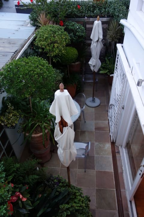 Gartenanlage Guesthouse Purple House