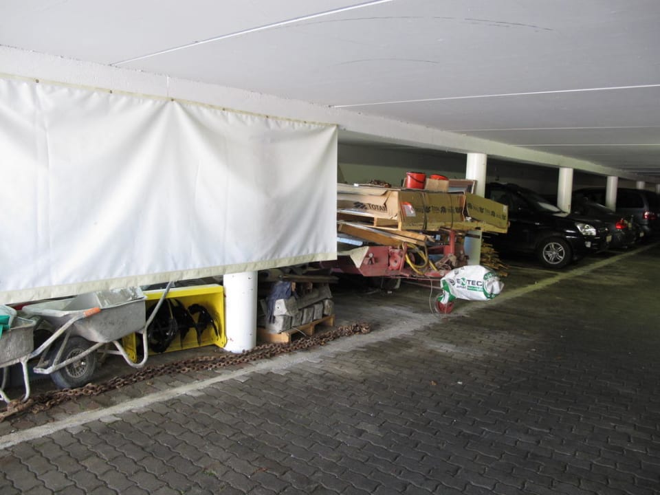 Einfahrst Tiefgarge Hotel Winzer - Nur wir Zwei