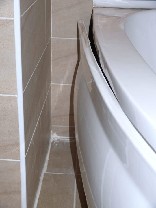 Verkleidung der Badewanne Hotel Beaumonde Garden