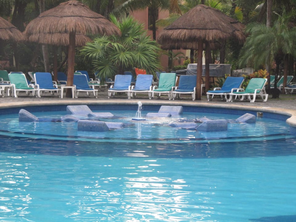 Liegemöglichkeit im Pool Hotel Riu Tequila
