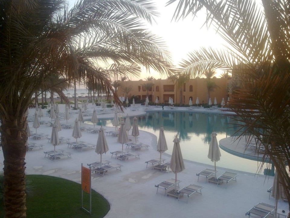 Вид с балкона. Раннее, первое утро в отпуске. Stella Beach Resort & Spa Makadi Bay