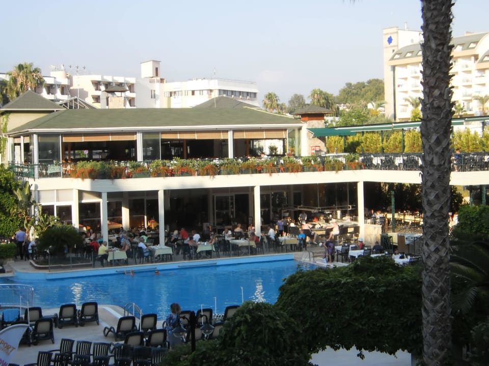 Blick auf das Restaurant und den Restaurant Pool Hotel Gardenia Beach