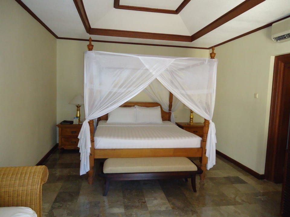 Bungalow Zimmer Puri Santrian