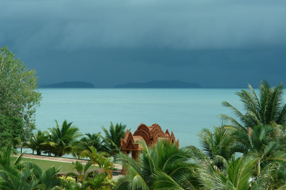 Blick vom Balkon Richtung Strand Hotel Sokha Beach Resort & Spa
