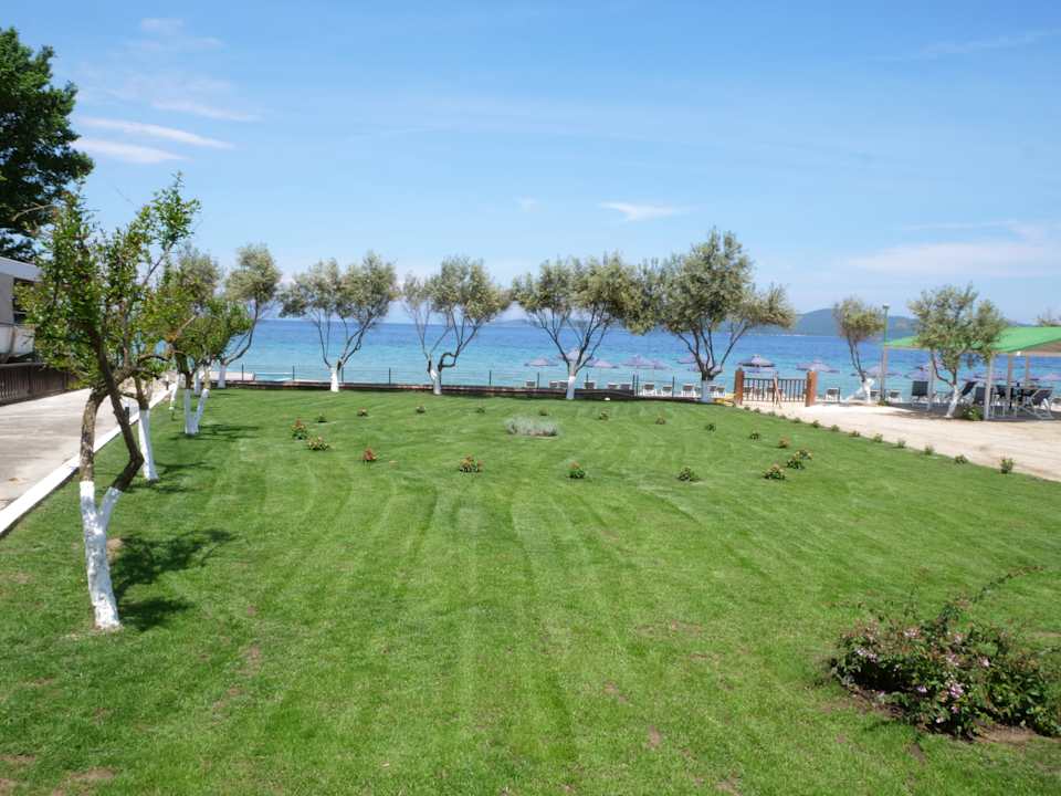 Gartenanlage Komitsa Luxury Apartments