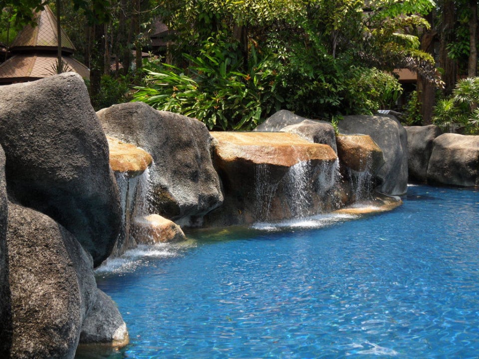 Pool mit Wasserfällen Khao Lak Merlin Resort
