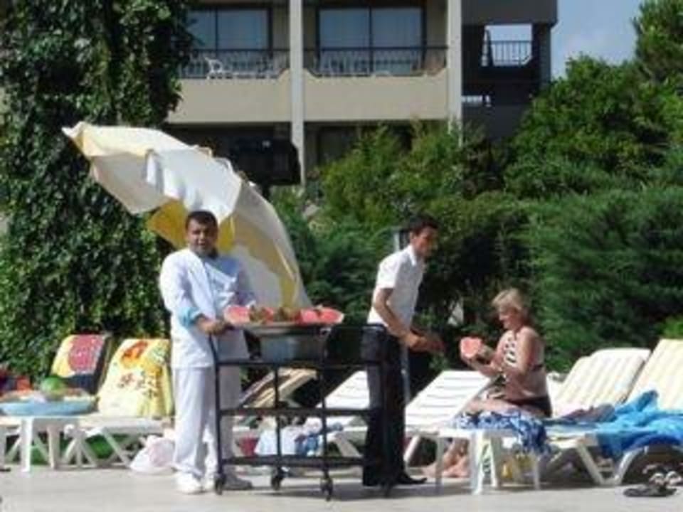 Wassermelone am Pool, lecker  Hotel Serra Park