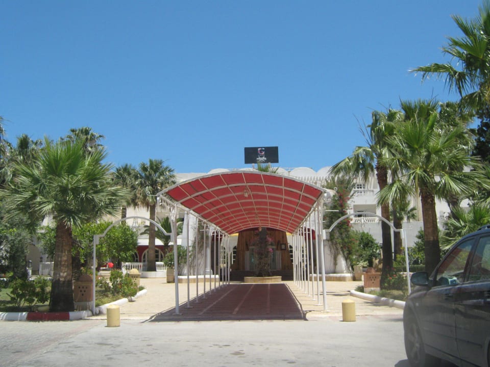 Центральный вход в отель Alassio Hotel and Thalasso