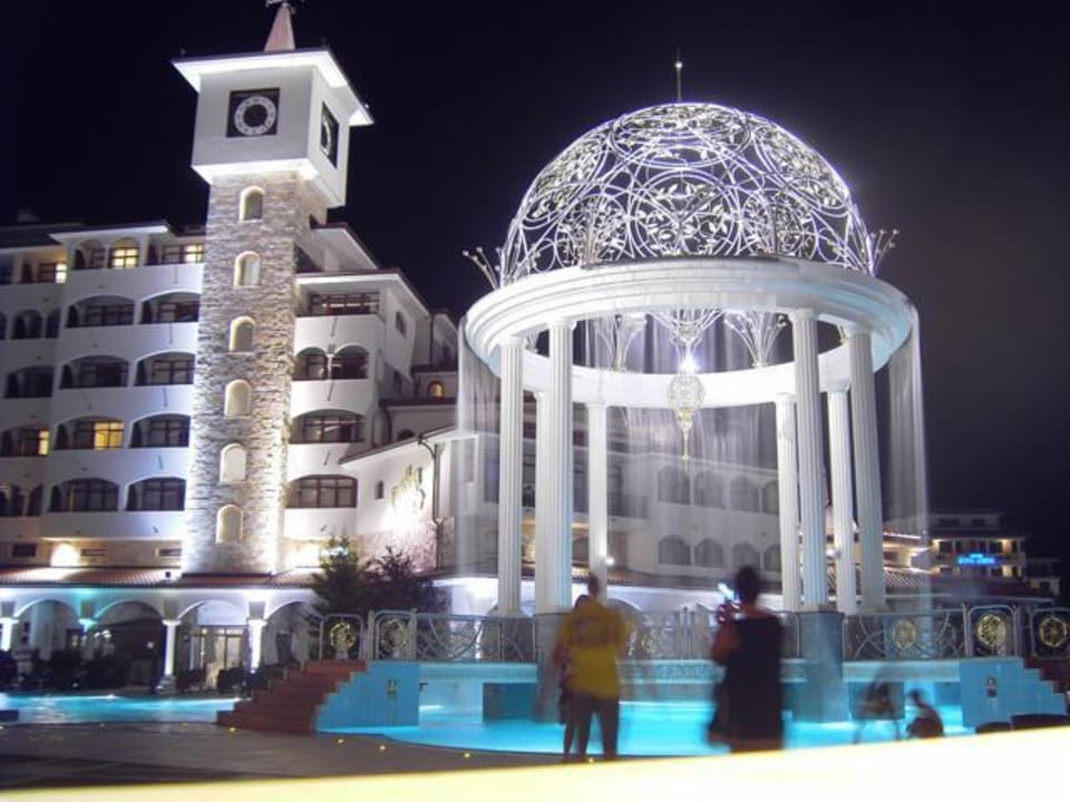 Pavillion bei Nacht Helena Sands