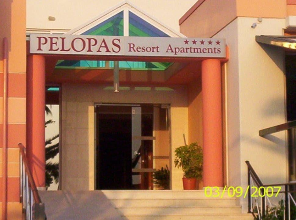 eingang Hotel Pelopas Resort