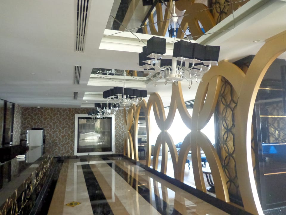 Lobby Azura Deluxe Resort & Spa Hotel