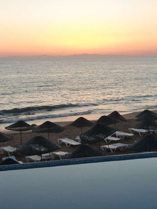 Blick vom Pool auf's Meer Aska Hotel Just in Beach