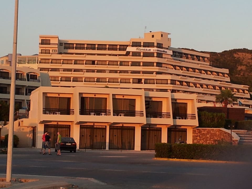 Blick aufs Hotel von der Straße aus Sol Cosmopolitan Rhodes