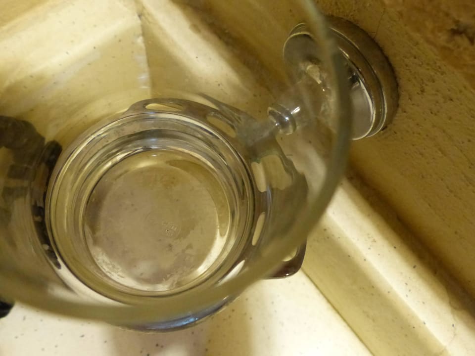 Zahnpastareste der Vorbewohner Hotel Alisei