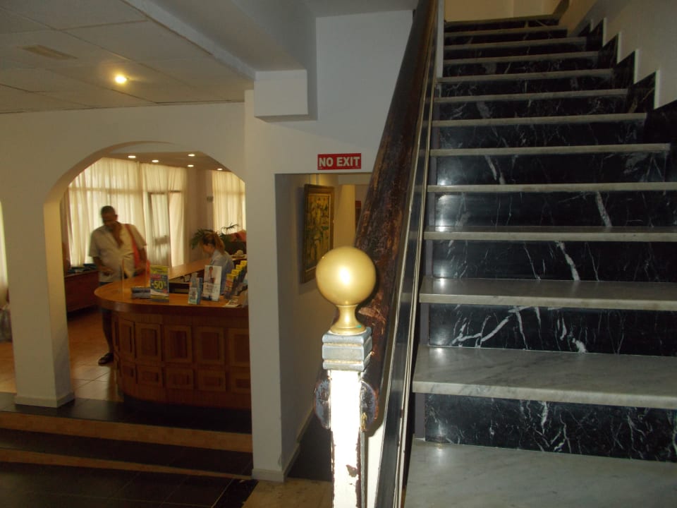 Recepcja i schody Hotel Marbel