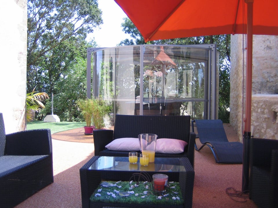 Terrasse avec spa couvert Hotel Domaine Le Castagné