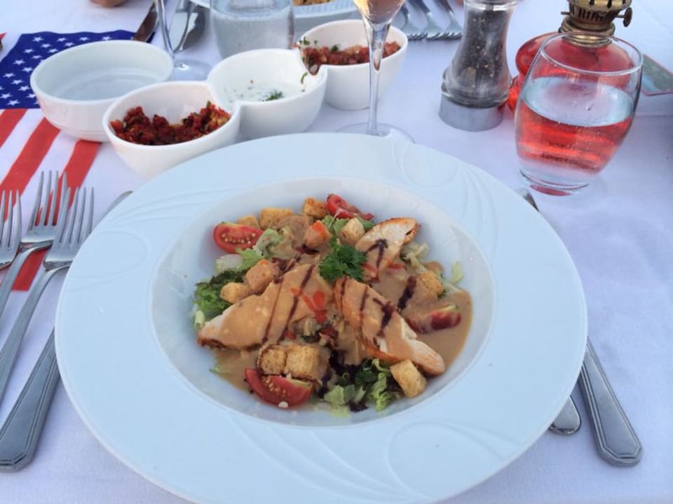 Vorspeisensalat beim amerikanisches Dinner am Strand ROBINSON SARIGERME PARK