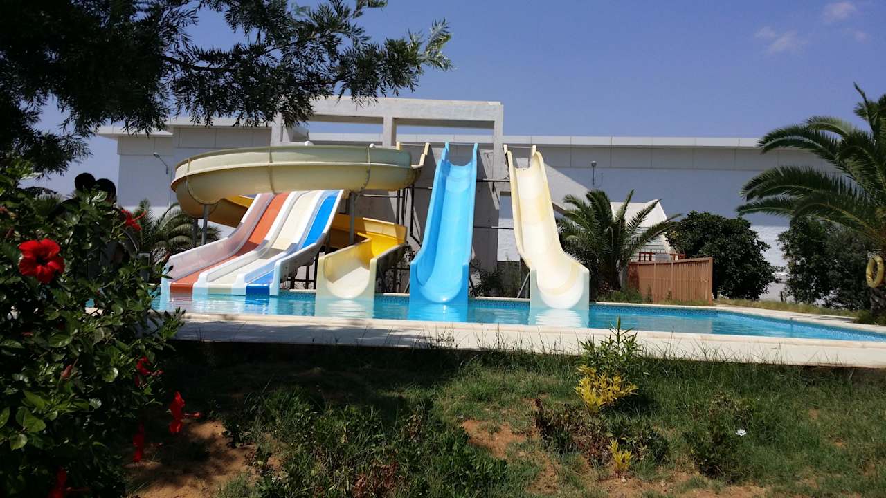Pool mit Rutschen Hotel Yasmine Beach Resort