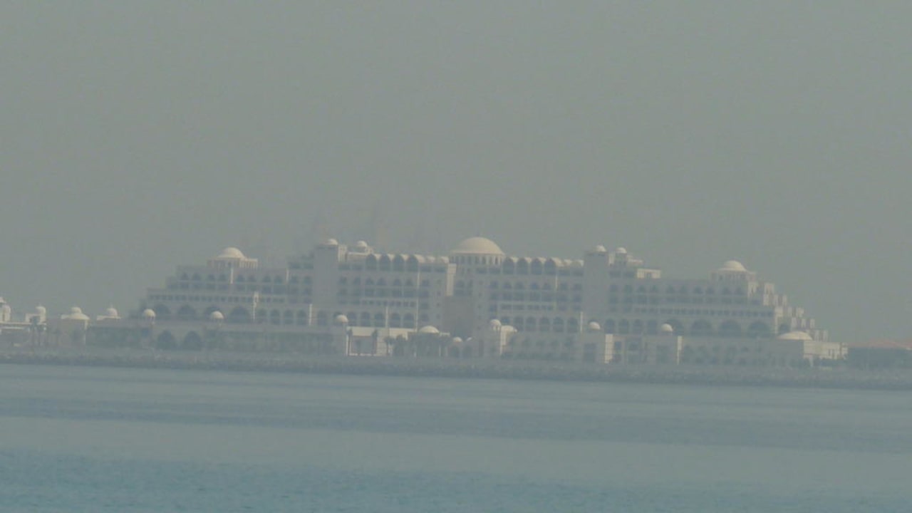 Blick vom Strand zum Atlantis Sheraton Jumeirah Beach Resort
