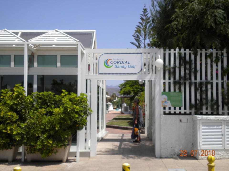 Eingang des Sandy Golf Bungalows Cordial Sandy Golf