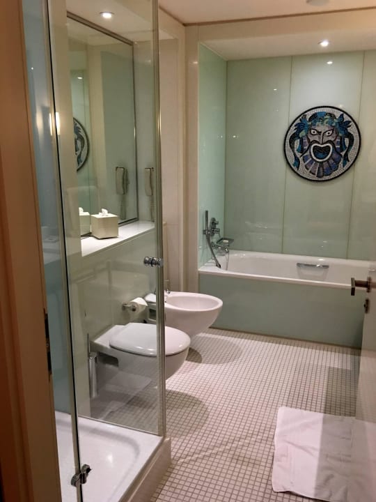 Großes Badezimmer Rocco Forte Villa Kennedy