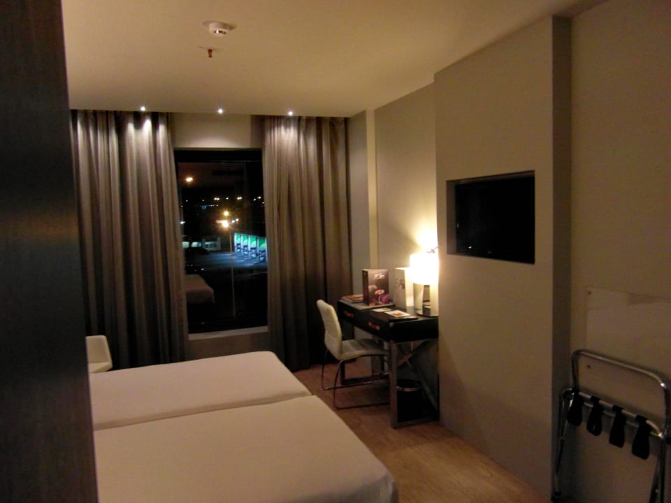 Blick vom Bad ins Zimmer Meliá Lisboa Aeroporto