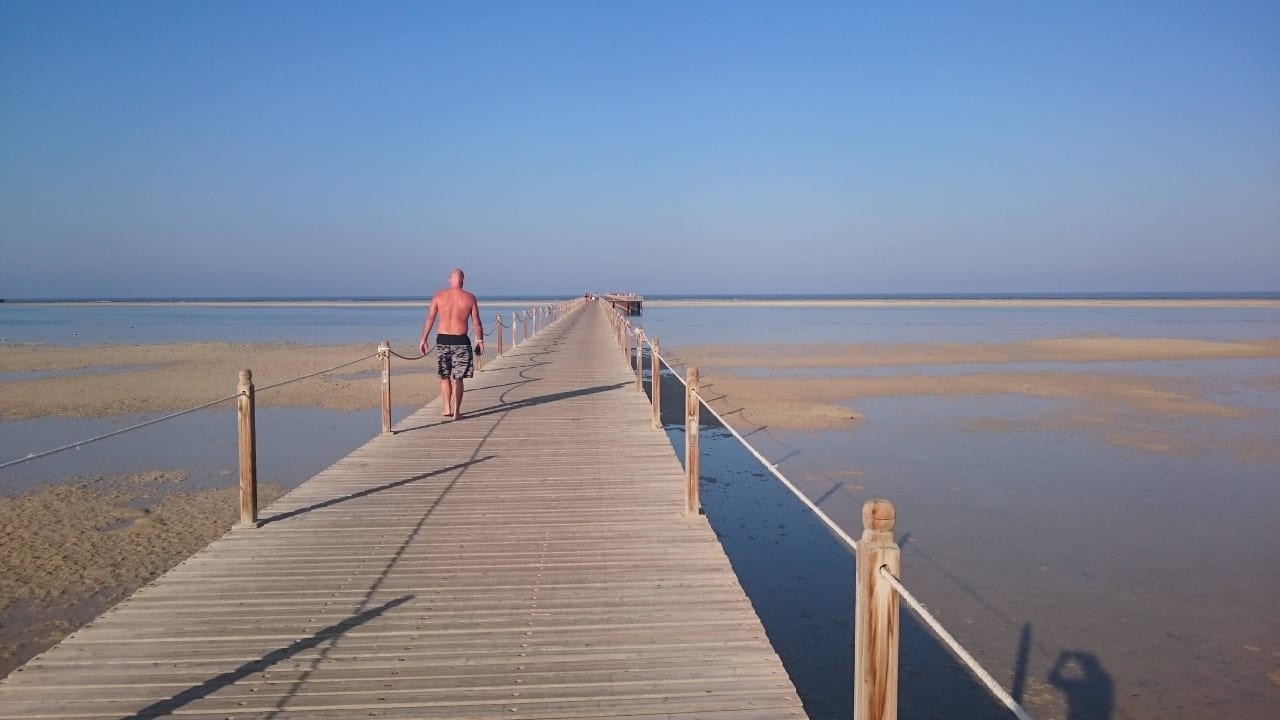 Steg zum Riff Casa Mare Resort