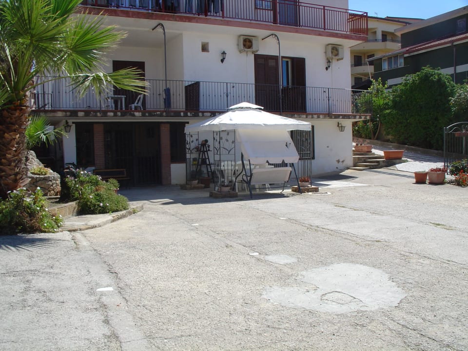 Area parcheggio interno ospiti B&B Baglio Degli Angeli