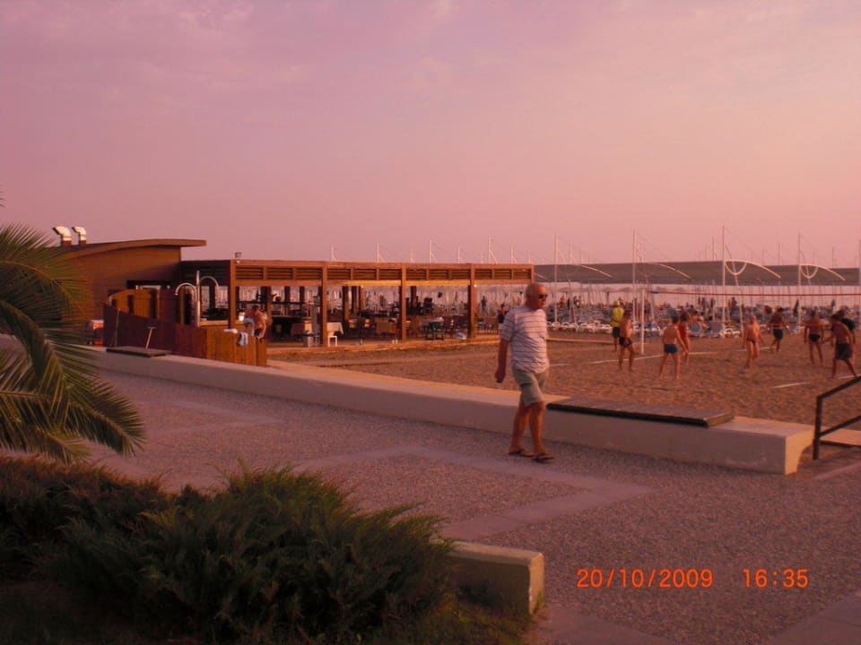 Hotel bei Dämmerung Sunis Evren Beach Resort Hotel & Spa