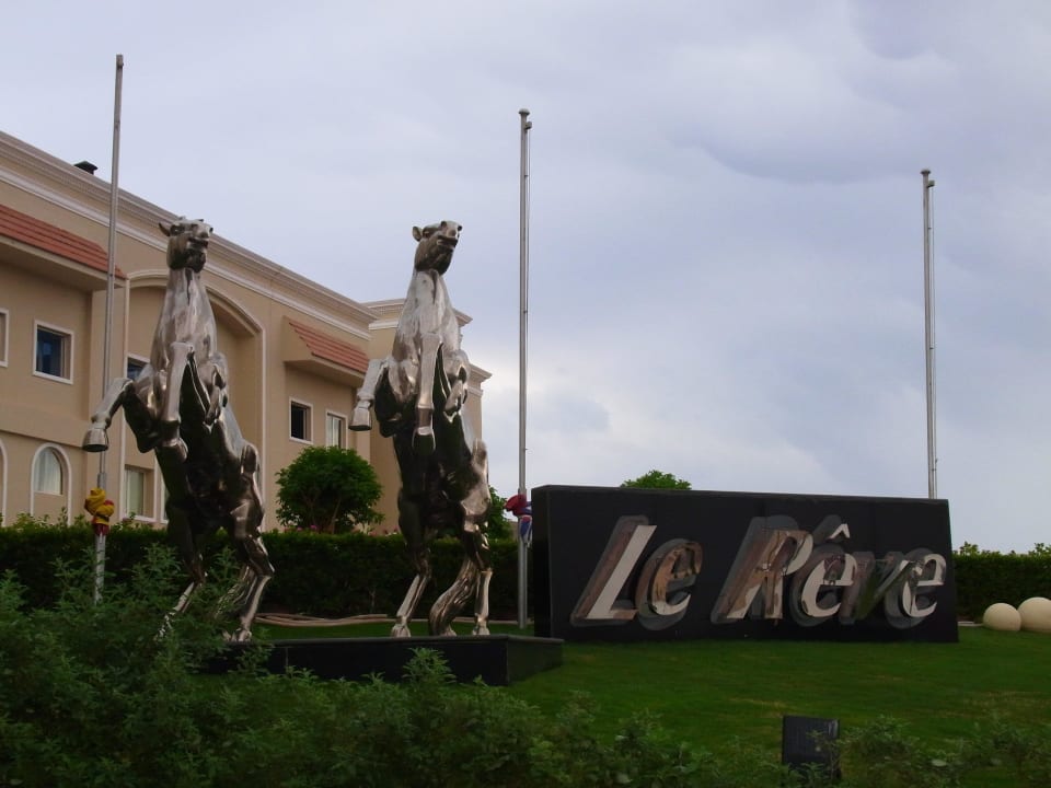 Zufahrt Premier Le Reve Hotel & Spa