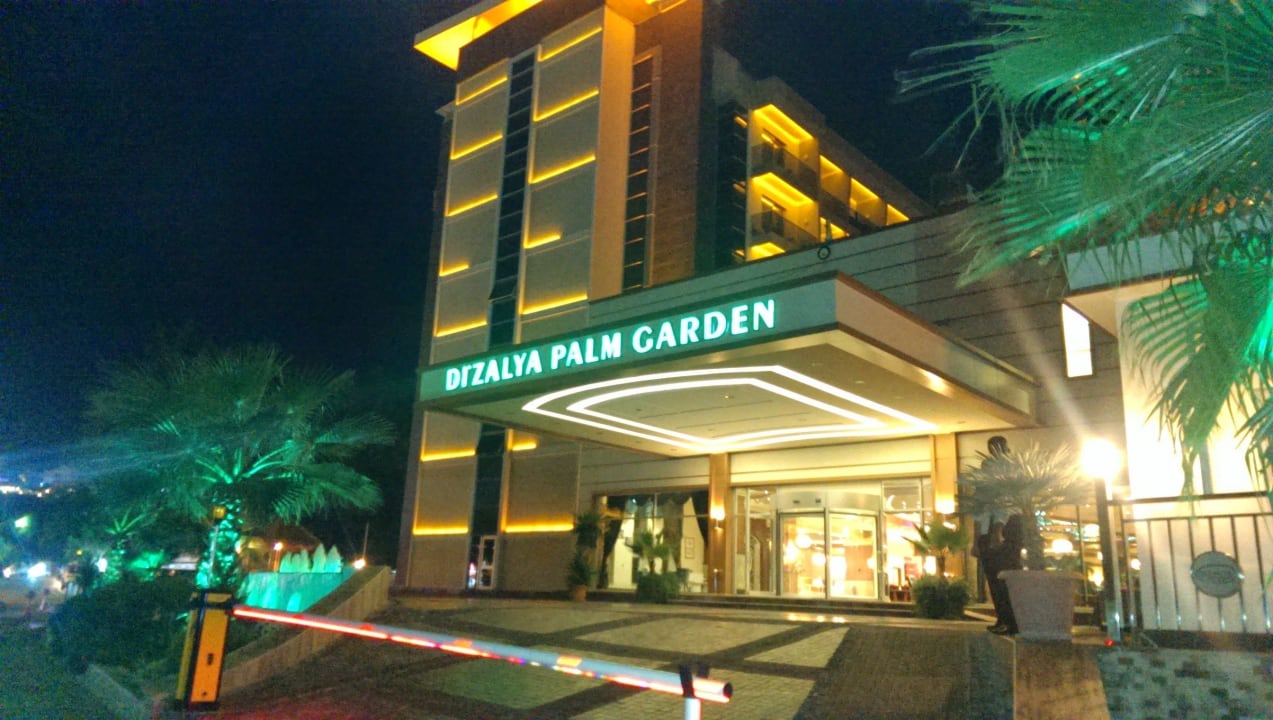 Hotel bei nacht                                    Dizalya Palm Garden