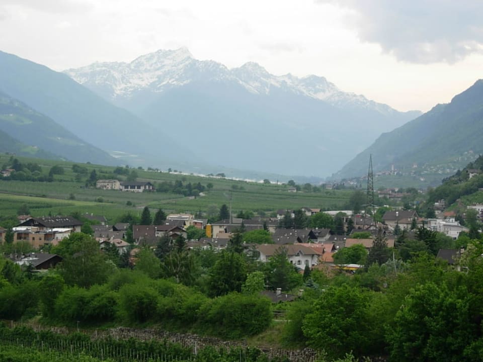 Blick ins Vinschgau vom Balkon Lindenhof Pure Luxury & Spa DolceVita Resort
