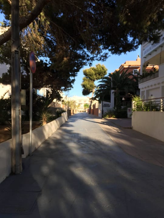 Rechts Eingang.  Hotel Arcos de Formentera