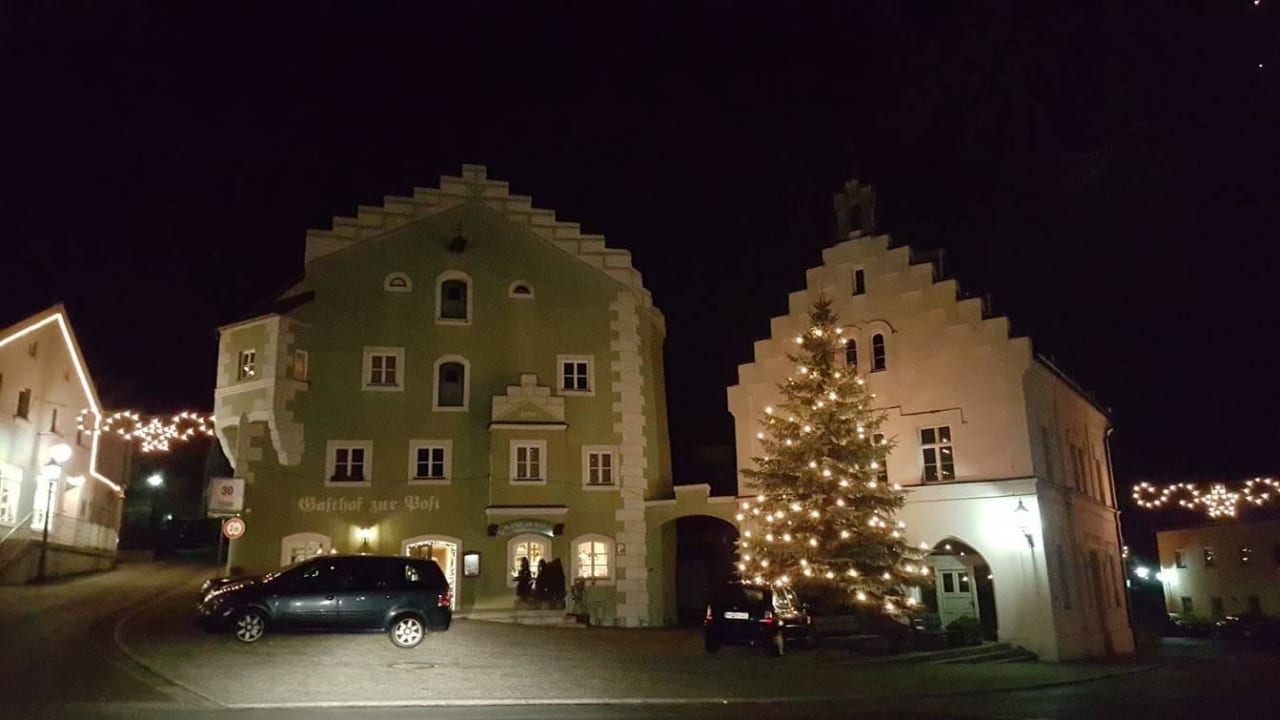 Gasthof (links) Gasthof zur Post