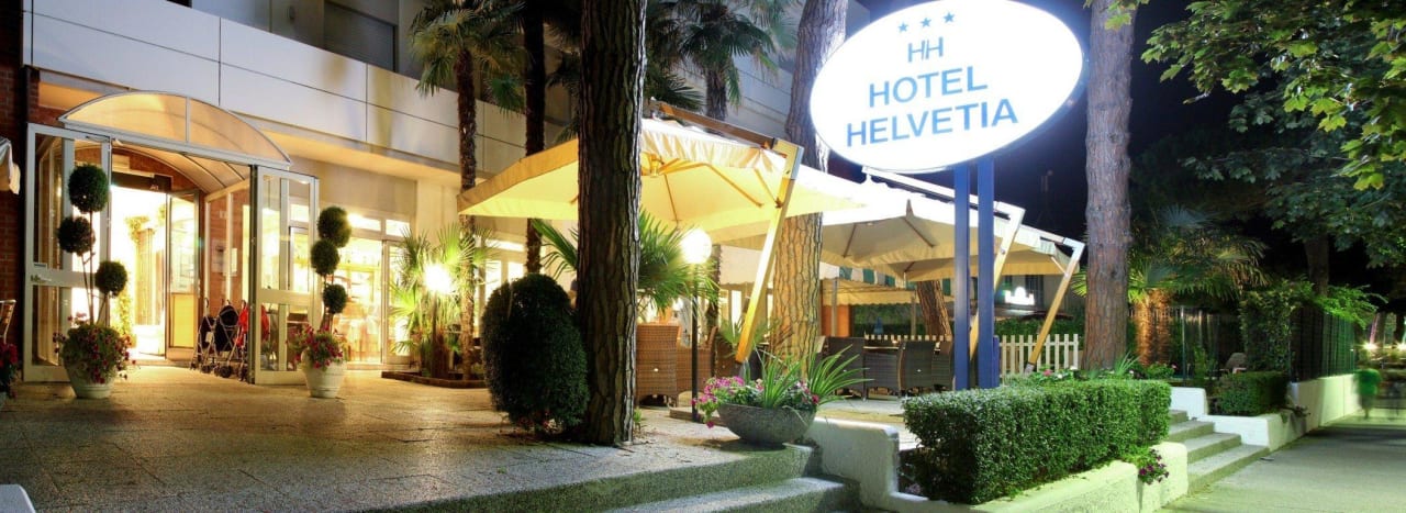 Ingresso e terrazza Hotel Helvetia