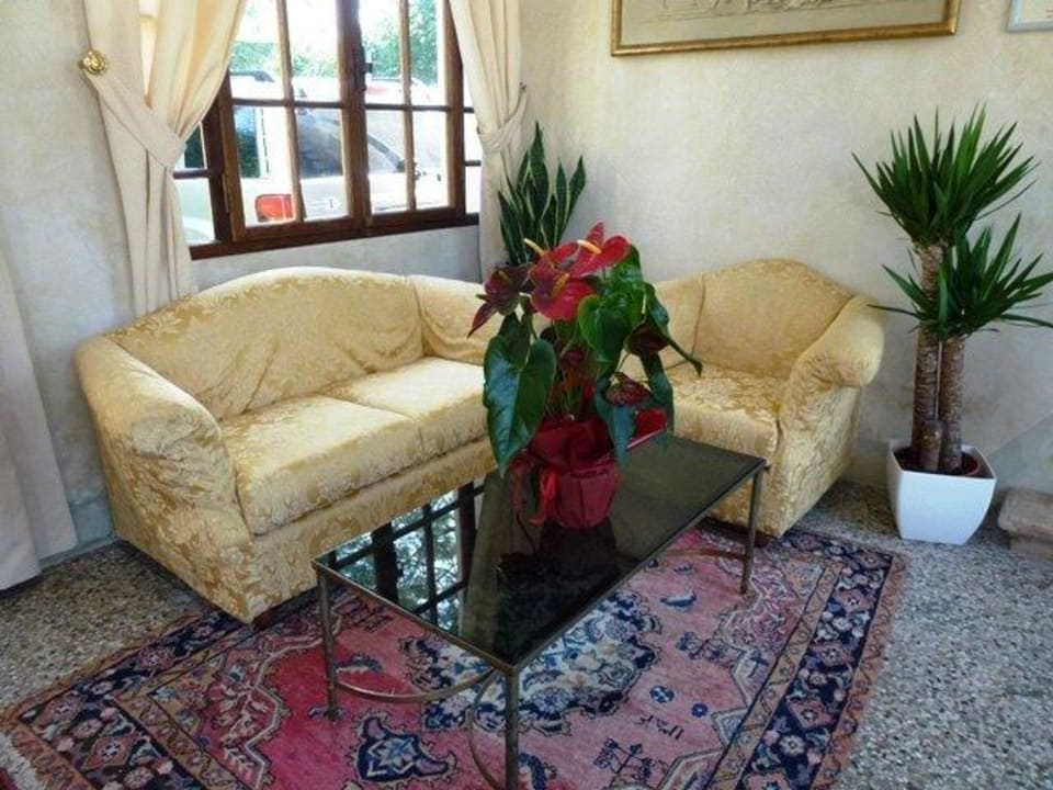 Vor der Rezeption Hotel Relais Villa Cornér Della Regina