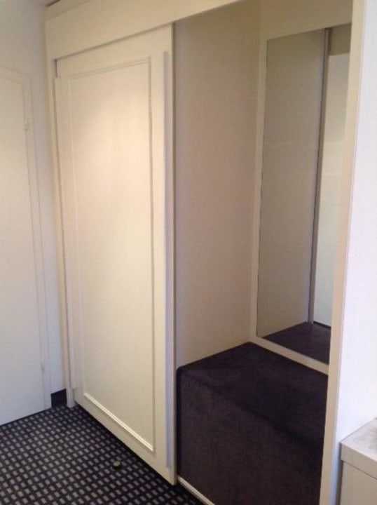 Schrank relexa Waldhotel Schatten Stuttgart