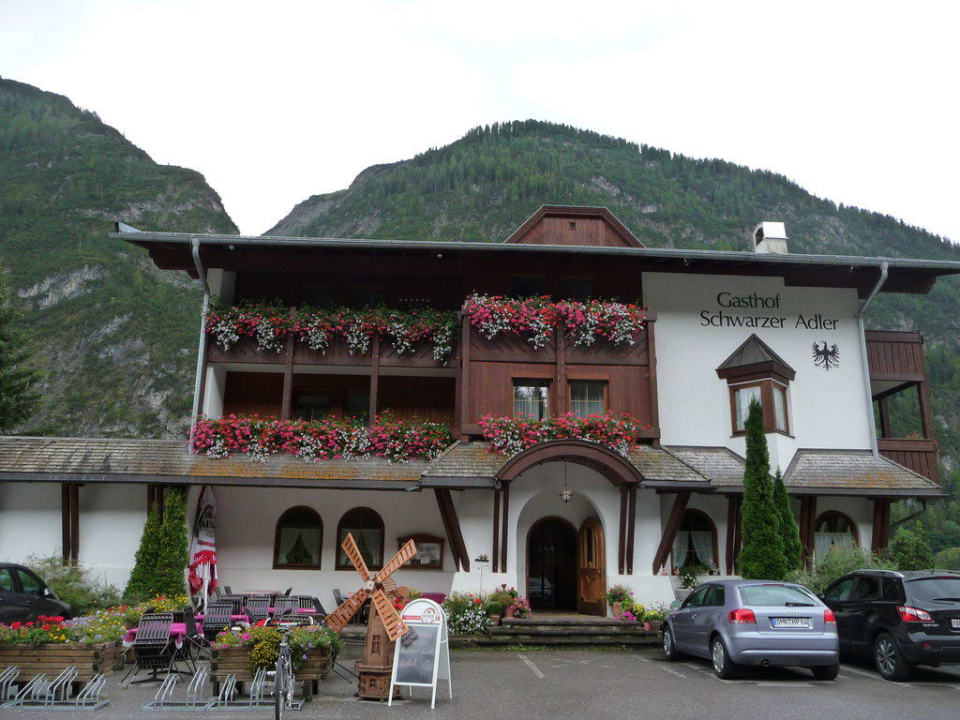 Vorderseite des Hotels Hotel Gasthof Schwarzer Adler