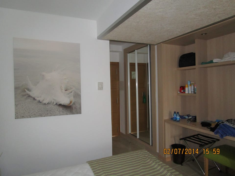 Blick zur Zimmertür allsun Hotel Paguera Park
