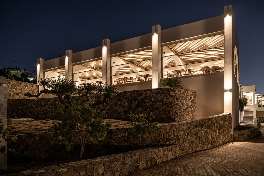Außenansicht Hotel Kakkos Bay