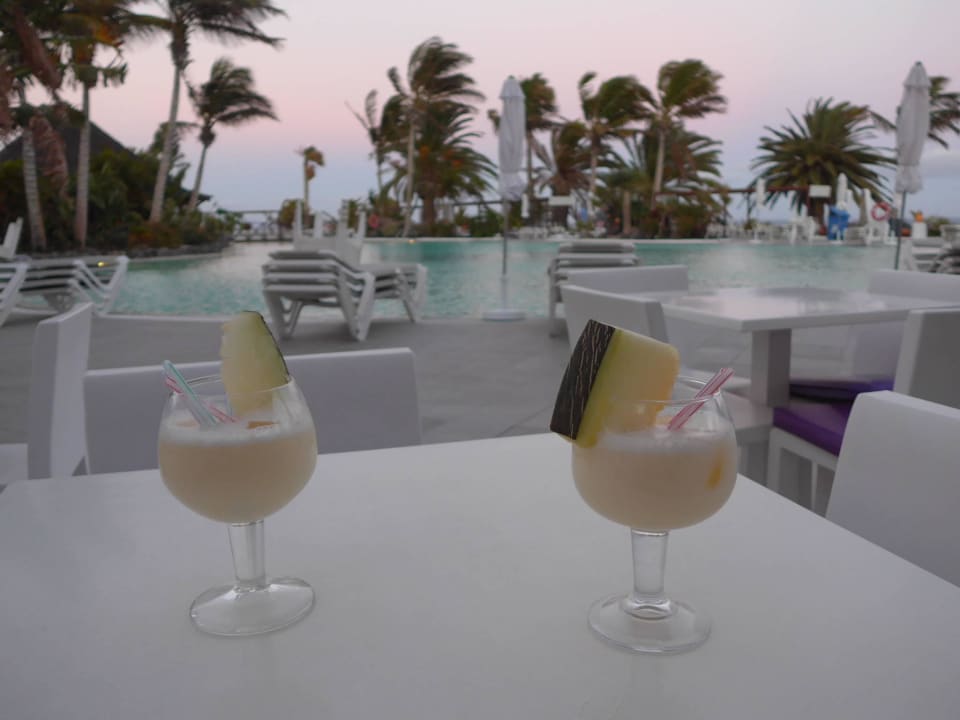 Schöne Cocktails am Pool abends Club Jandia Princess