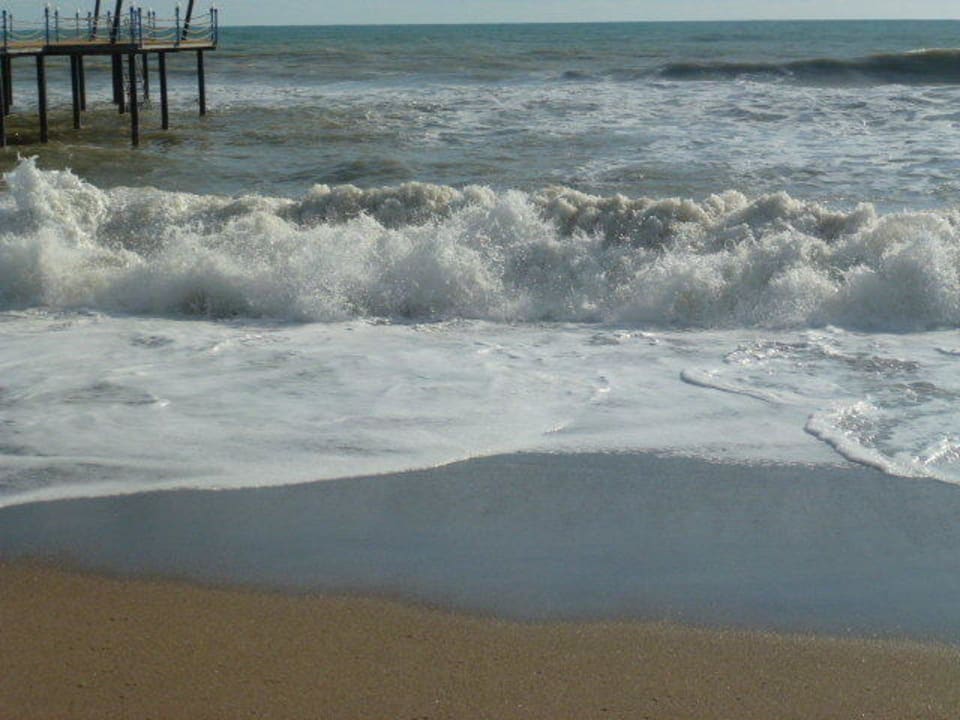 So schön ist der Strand nach einem Strum Seaden Sea World Resort & Spa