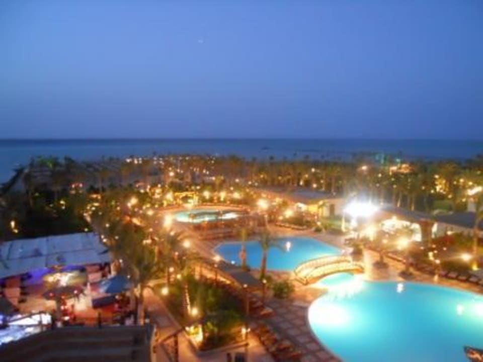 Pool bei Nacht Riviera Aqua Park Resort