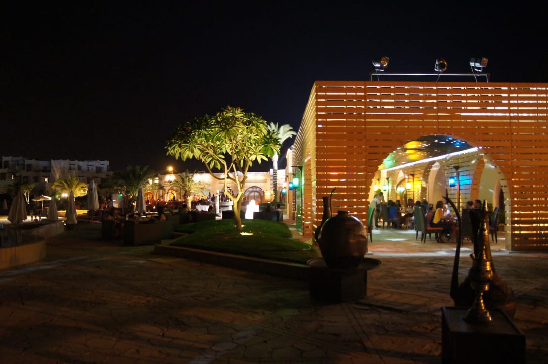 Weiterer Eingang zum Restaurant, Aussenbereich. Hotel Mercure Hurghada