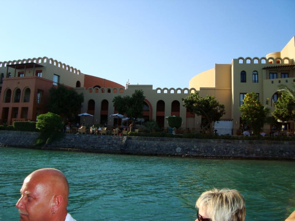 Blick auf das Hotel von der Lagune aus Hotel Three Corners Ocean View prestige - Adults only