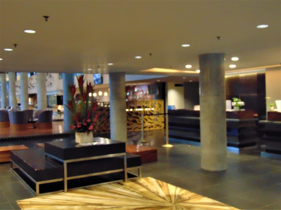 Lobby Hilton Garden Inn Bali Ngurah Rai Airport