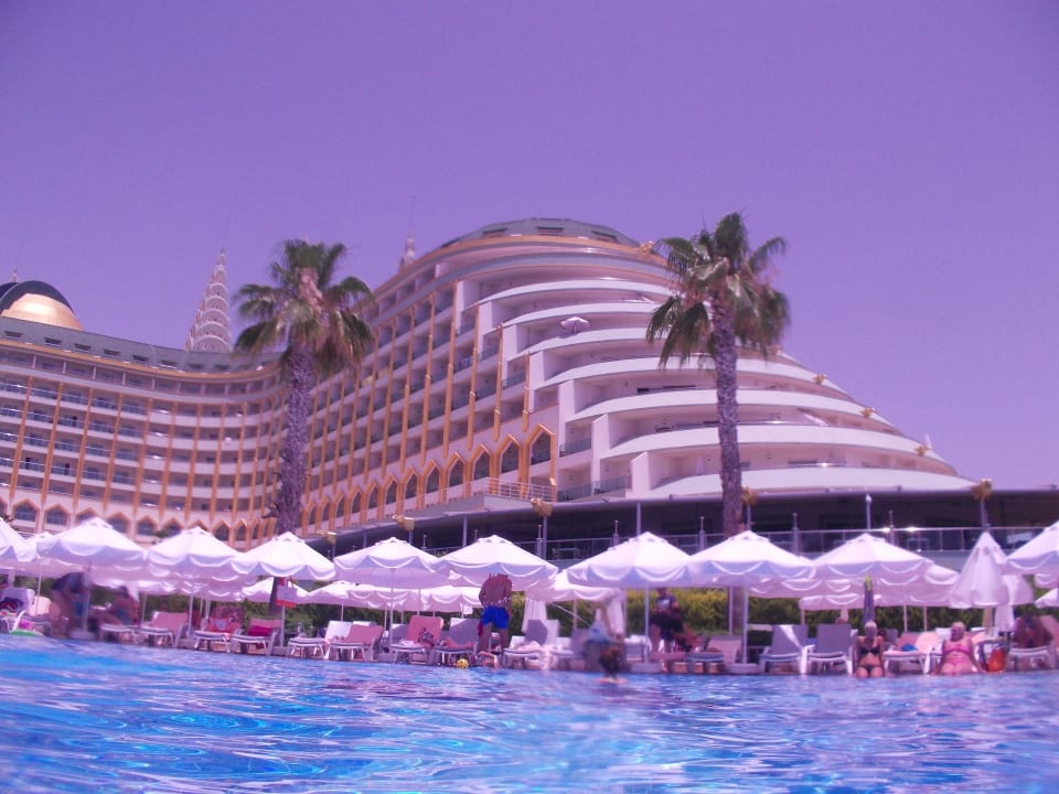 Blick vom Pool auf das Hotel Hotel Delphin Imperial