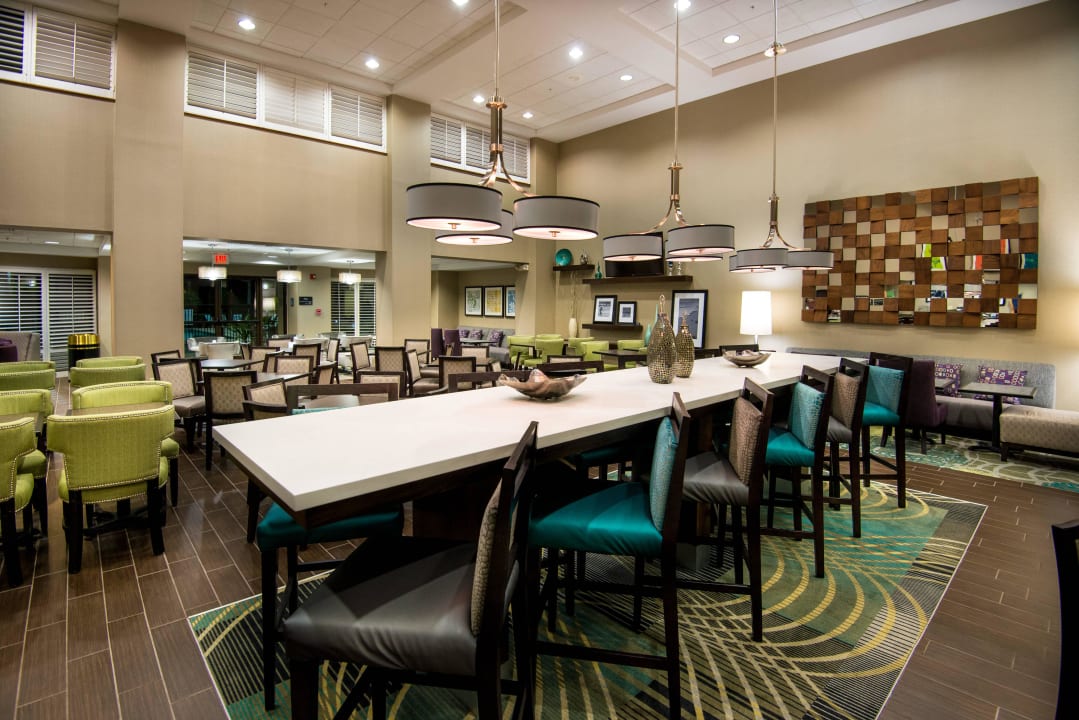 Breakfast/Lounge Area Hampton Inn & Suites Fort Myers Beach