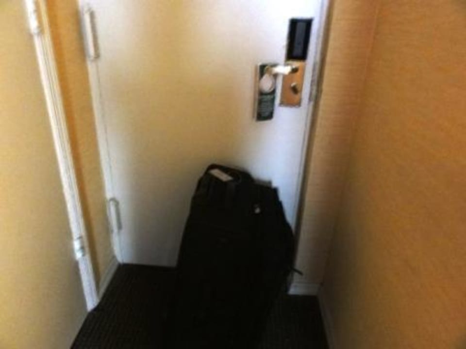 Koffer als Schutz Ameritania